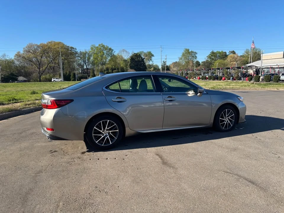 2017 Lexus ES 6th Gen - Image 6 of 20