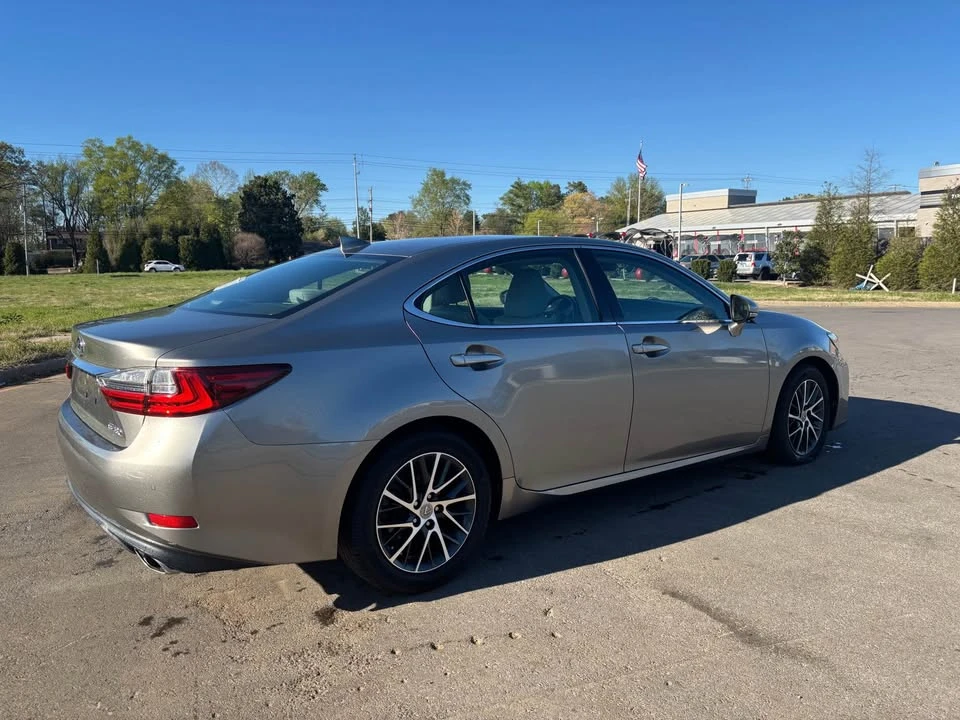 2017 Lexus ES 6th Gen - Image 7 of 20