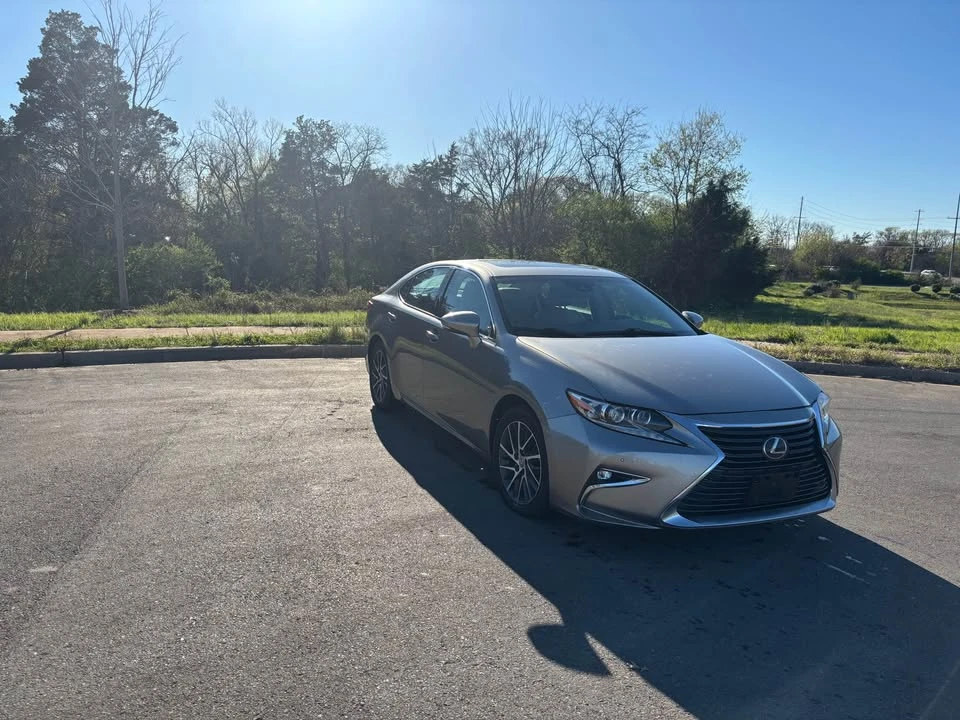 2017 Lexus ES 6th Gen - Image 9 of 20
