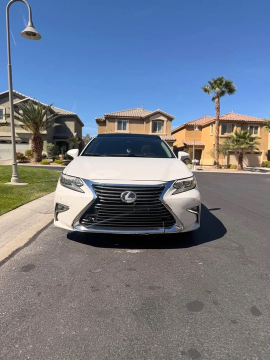 2017 Lexus ES 6th Gen - Image 4 of 10
