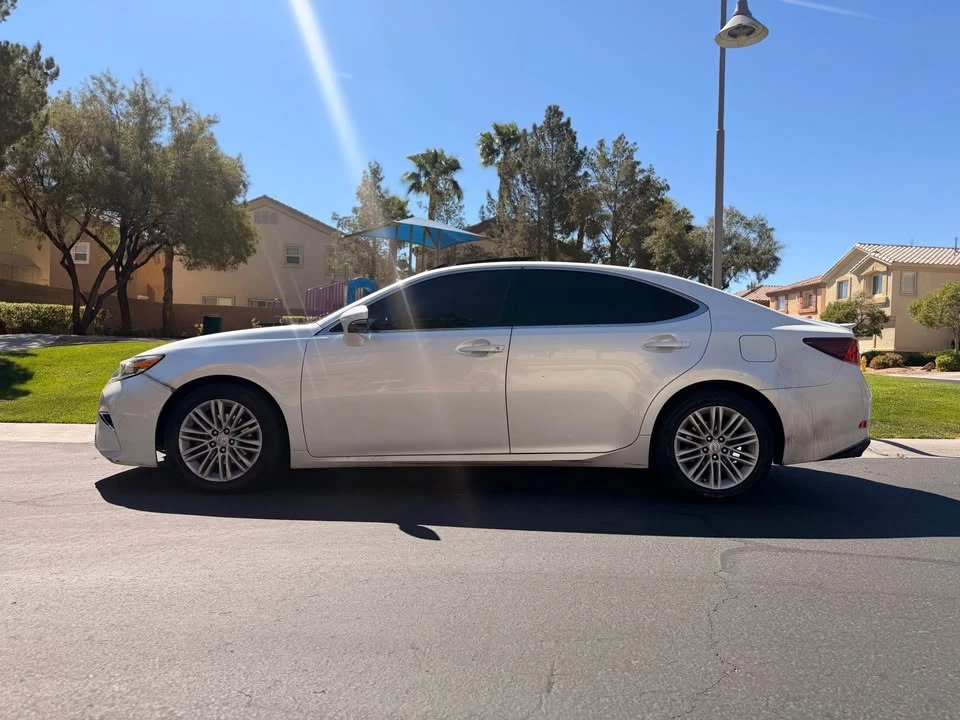 2017 Lexus ES 6th Gen - Image 3 of 10