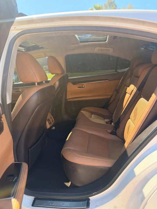 2017 Lexus ES 6th Gen - Image 8 of 10