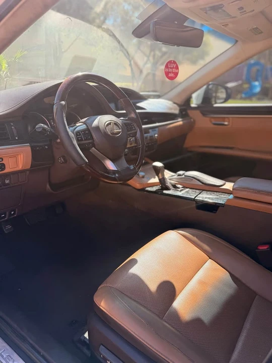 2017 Lexus ES 6th Gen - Image 7 of 10
