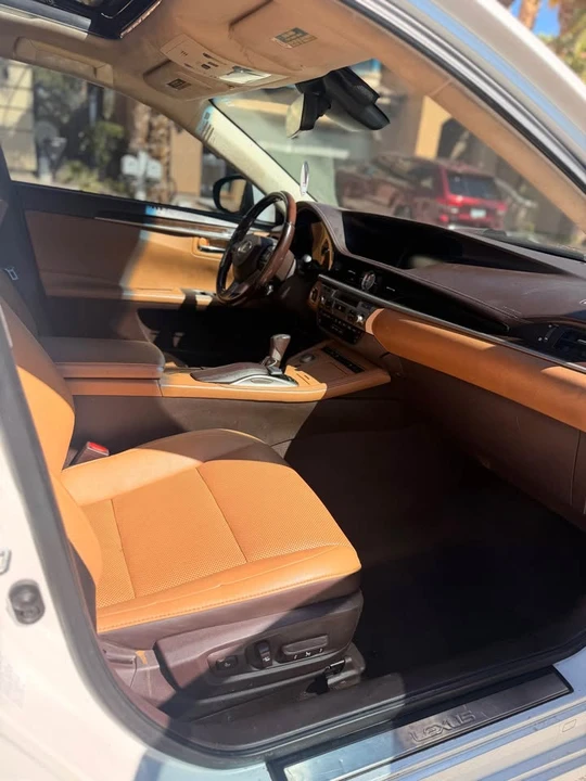 2017 Lexus ES 6th Gen - Image 6 of 10