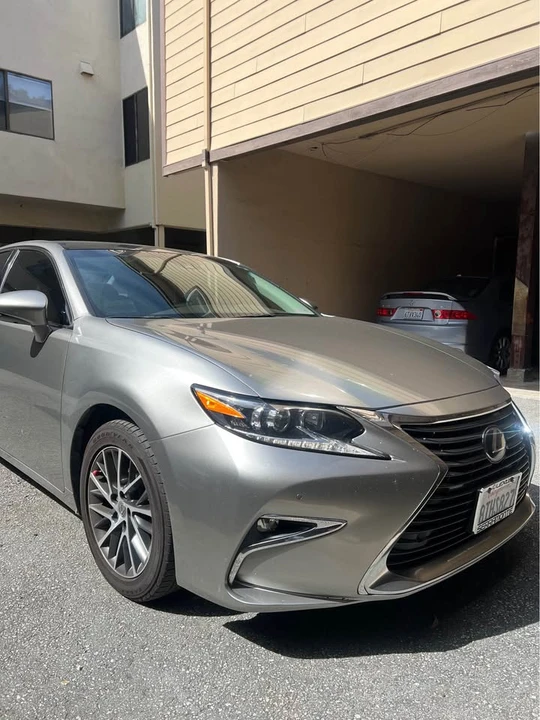2017 Lexus ES 6th Gen - Image 2 of 5