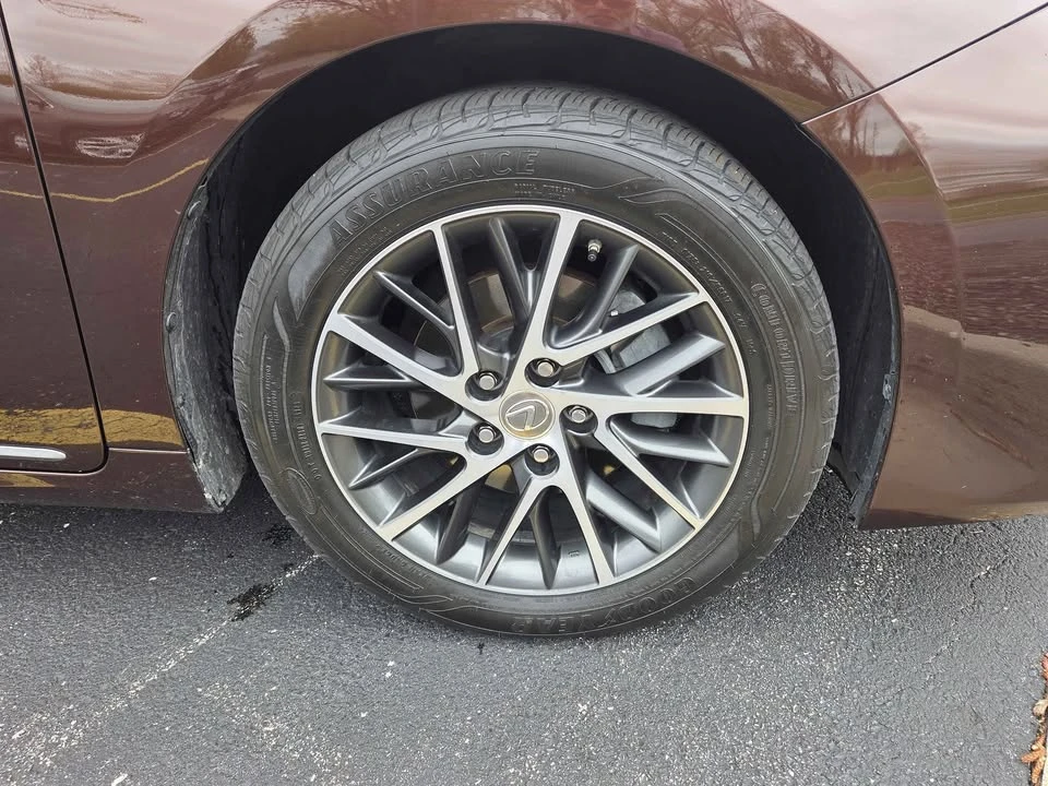 2017 Lexus ES 6th Gen - Image 10 of 11