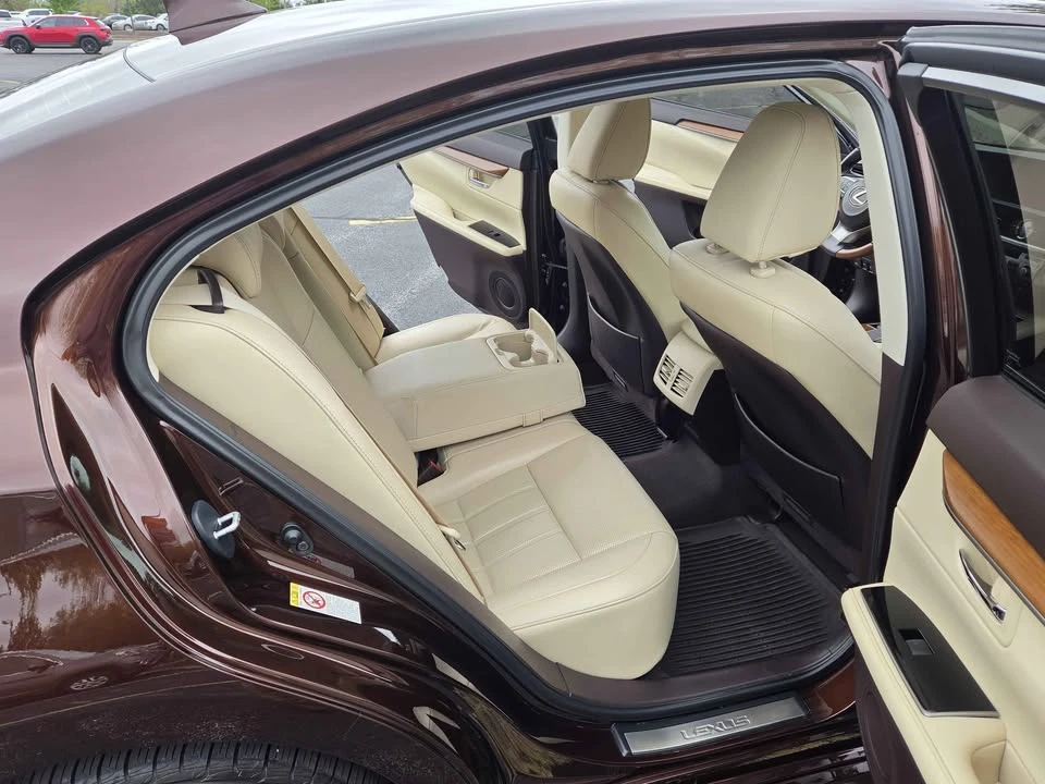 2017 Lexus ES 6th Gen - Image 7 of 11