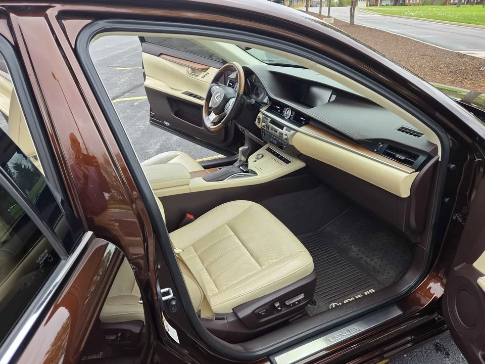 2017 Lexus ES 6th Gen - Image 6 of 11