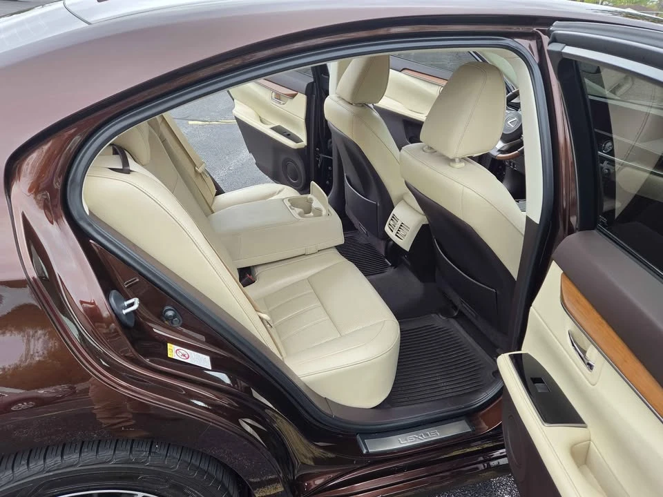 2017 Lexus ES 6th Gen - Image 5 of 11