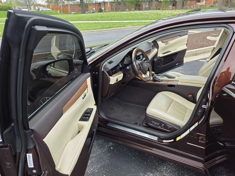 2017 Lexus ES 6th Gen - Image 9 of 11