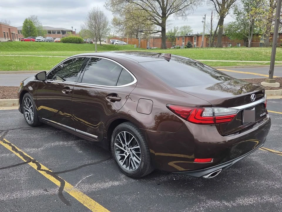 2017 Lexus ES 6th Gen - Image 3 of 11