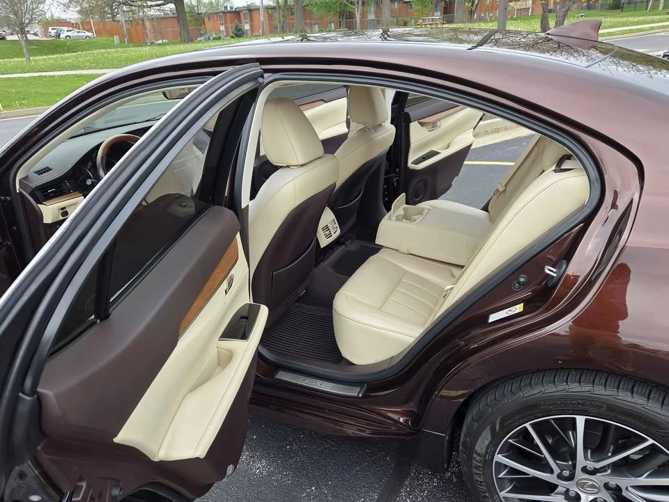 2017 Lexus ES 6th Gen - Image 8 of 11