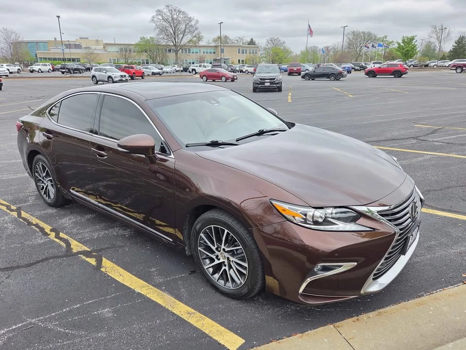2017 Lexus ES 6th Gen - Image 2 of 11