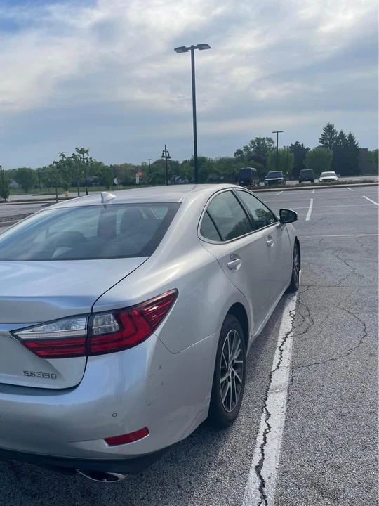 2017 Lexus ES 6th Gen - Image 4 of 4