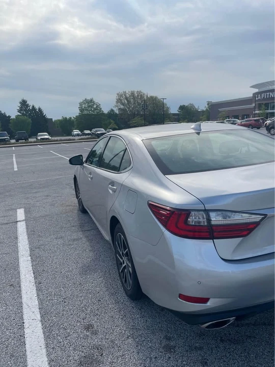 2017 Lexus ES 6th Gen - Image 3 of 4