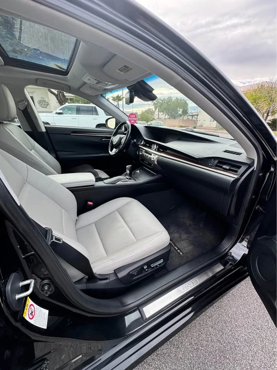 2017 Lexus ES 6th Gen - Image 10 of 15