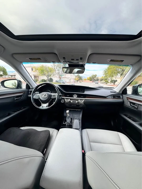 2017 Lexus ES 6th Gen - Image 11 of 15