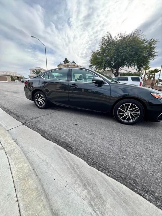 2017 Lexus ES 6th Gen - Image 4 of 15