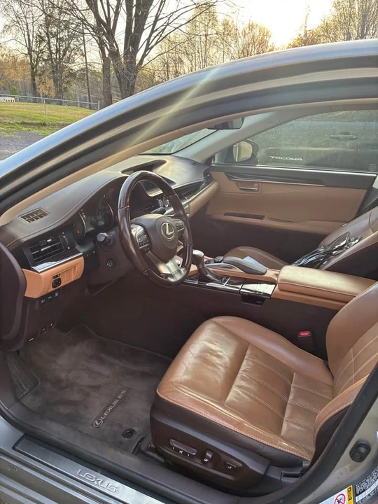 2017 Lexus ES 6th Gen - Image 15 of 19
