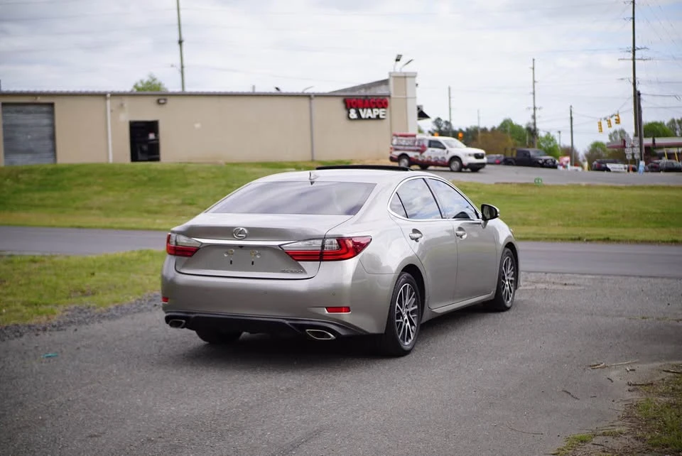 2017 Lexus ES 6th Gen - Image 14 of 19