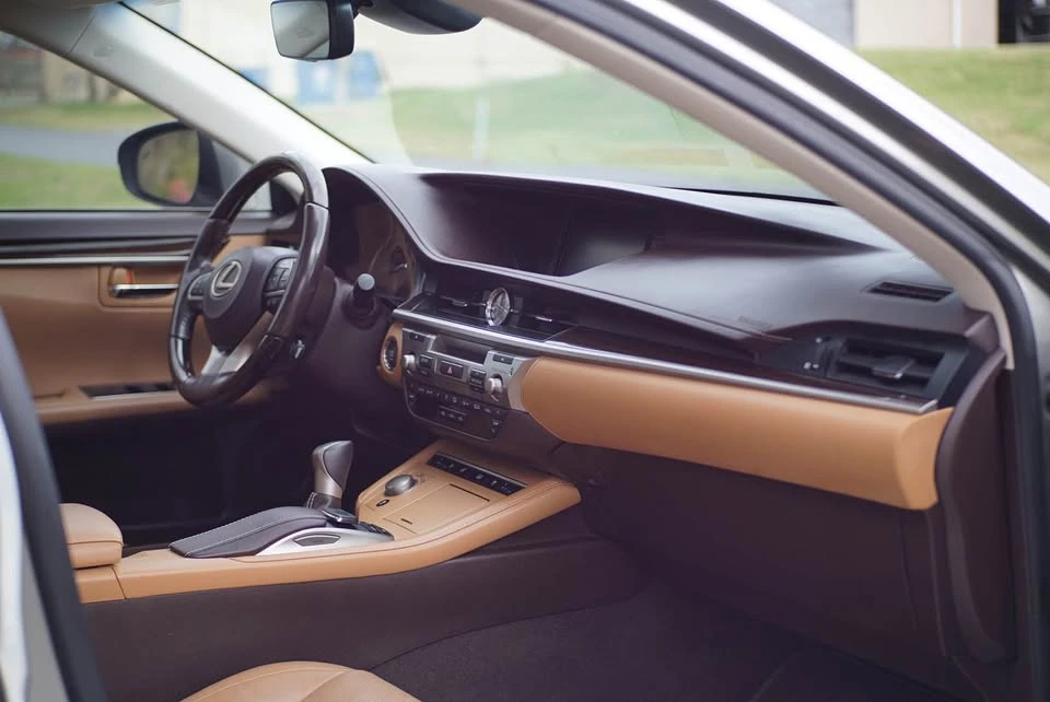 2017 Lexus ES 6th Gen - Image 2 of 19