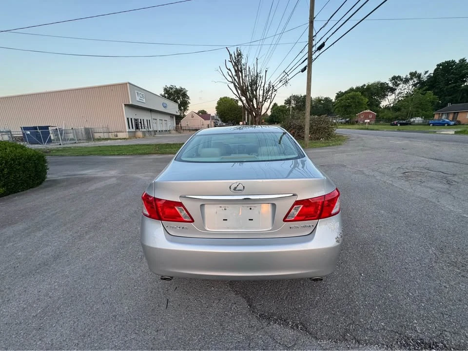 2017 Lexus ES 6th Gen - Image 5 of 17