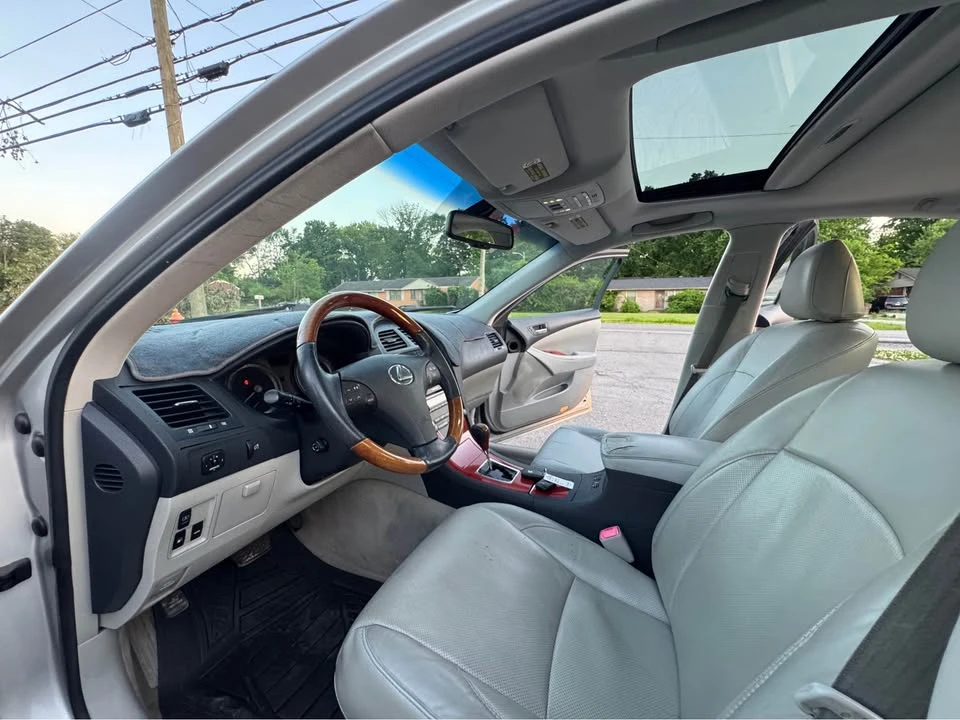 2017 Lexus ES 6th Gen - Image 11 of 17