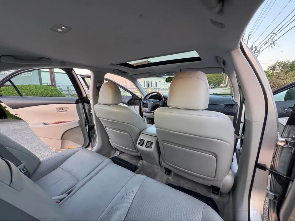 2017 Lexus ES 6th Gen - Image 16 of 17