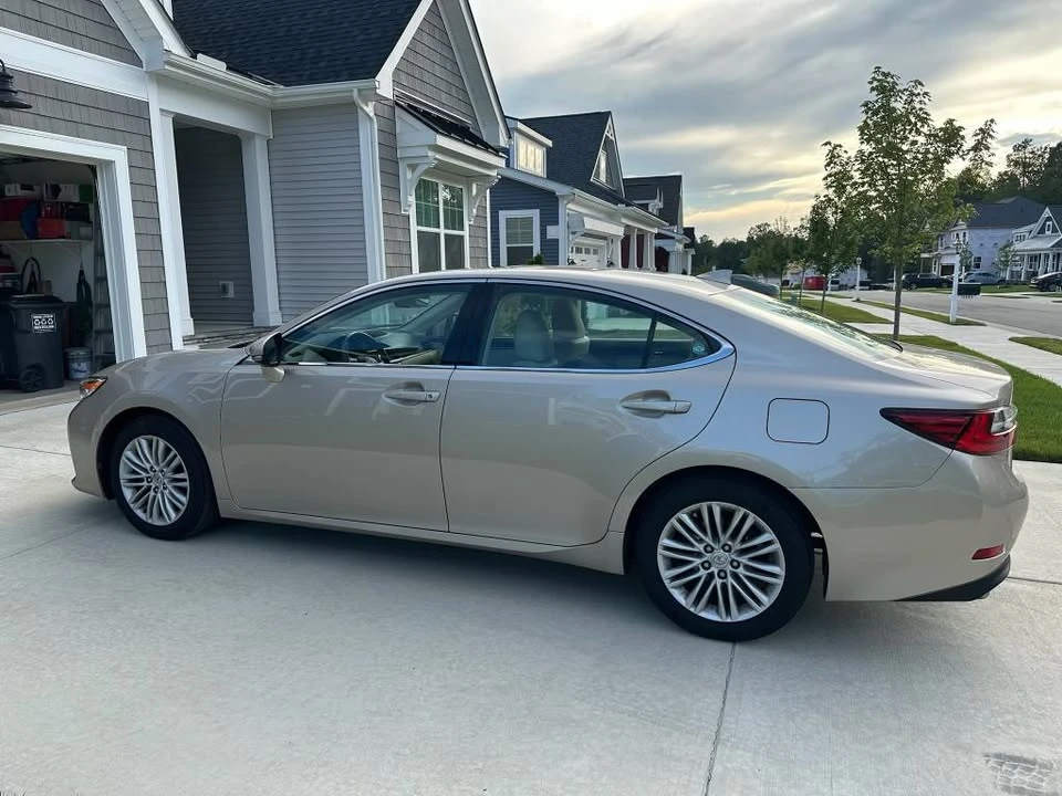 2017 Lexus ES 6th Gen - Image 3 of 9
