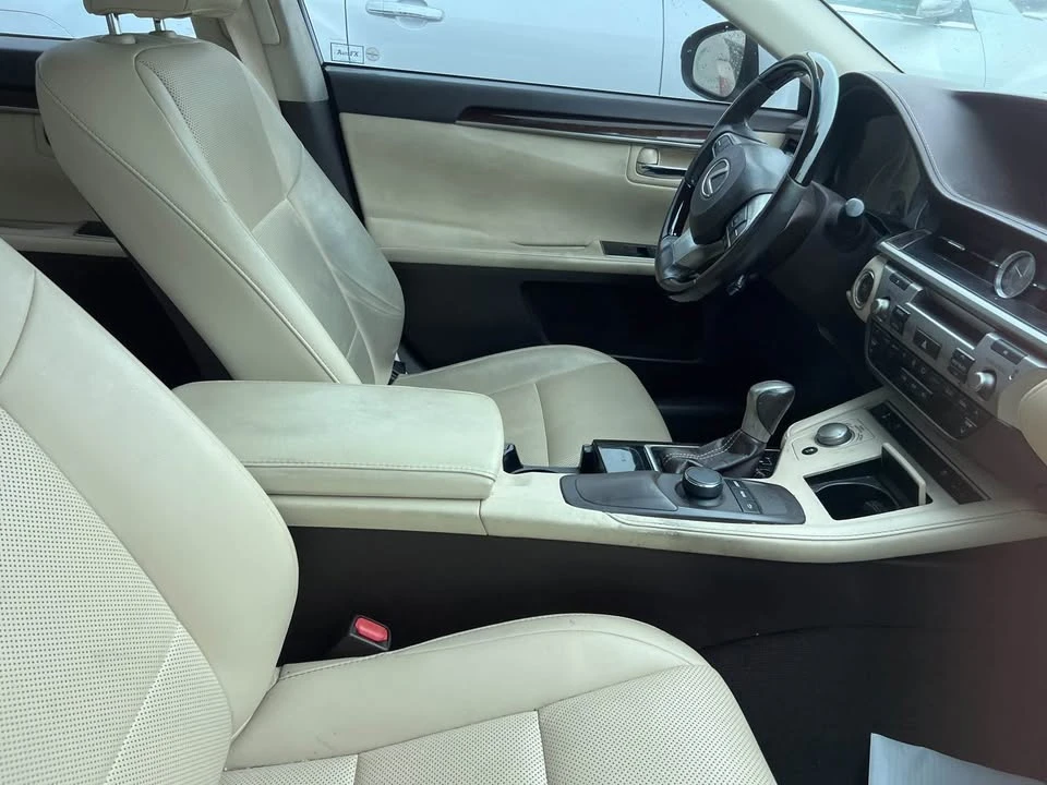 2017 Lexus ES 6th Gen - Image 2 of 5