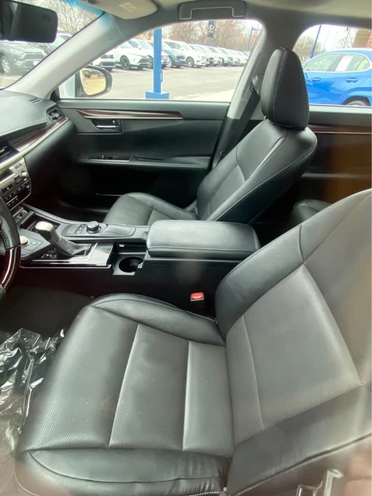 2017 Lexus ES 6th Gen - Image 2 of 4