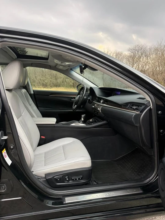 2017 Lexus ES 6th Gen - Image 4 of 18