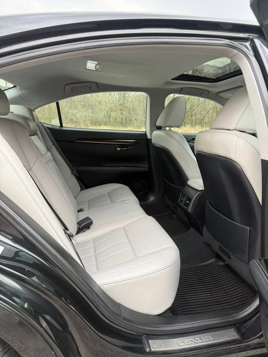 2017 Lexus ES 6th Gen - Image 7 of 18