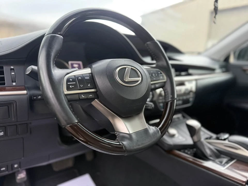 2017 Lexus ES 6th Gen - Image 15 of 18