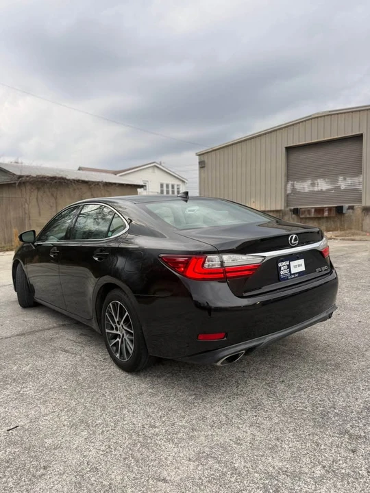 2017 Lexus ES 6th Gen - Image 12 of 18