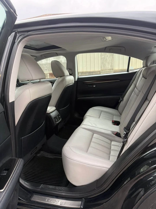 2017 Lexus ES 6th Gen - Image 9 of 18