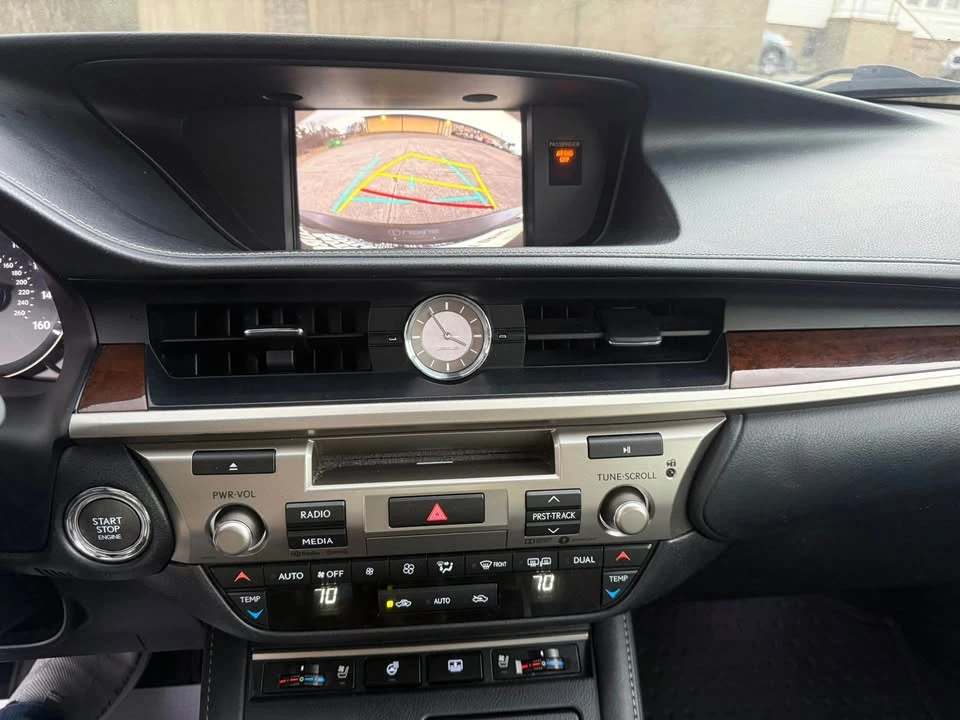 2017 Lexus ES 6th Gen - Image 16 of 18