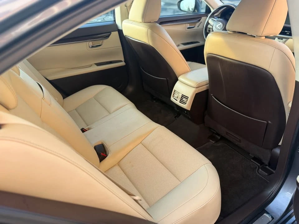 2017 Lexus ES 6th Gen - Image 15 of 17
