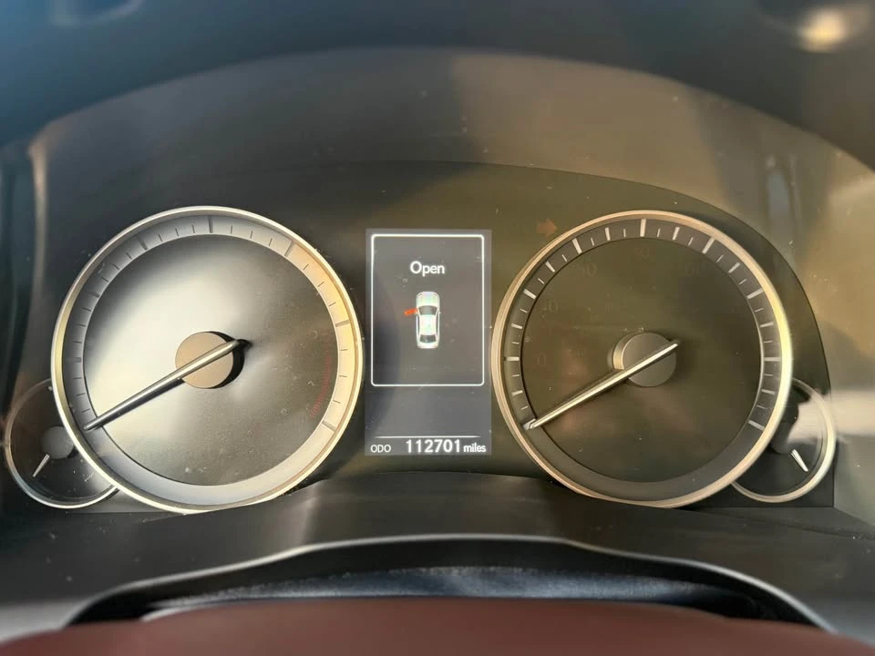 2017 Lexus ES 6th Gen - Image 11 of 17