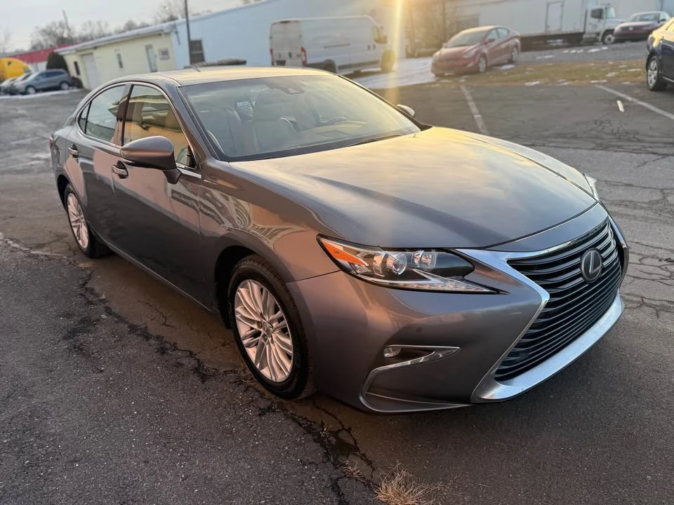2017 Lexus ES 6th Gen - Image 6 of 17