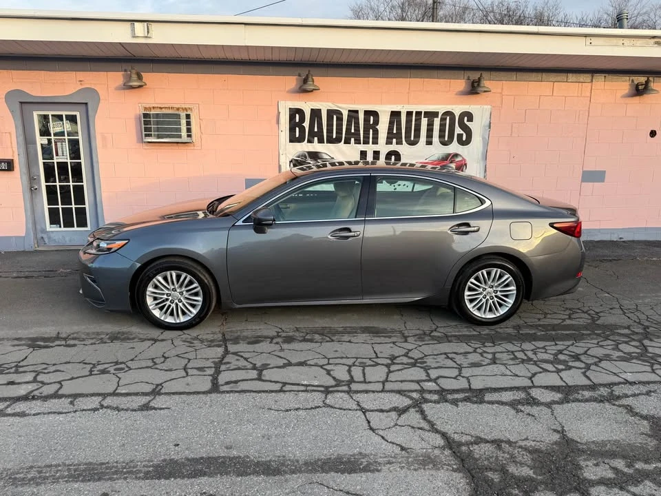 2017 Lexus ES 6th Gen - Image 2 of 17