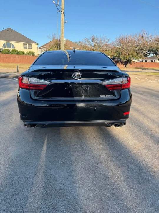 2017 Lexus ES 6th Gen - Image 8 of 11