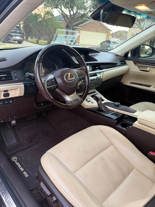 2017 Lexus ES 6th Gen - Image 9 of 11