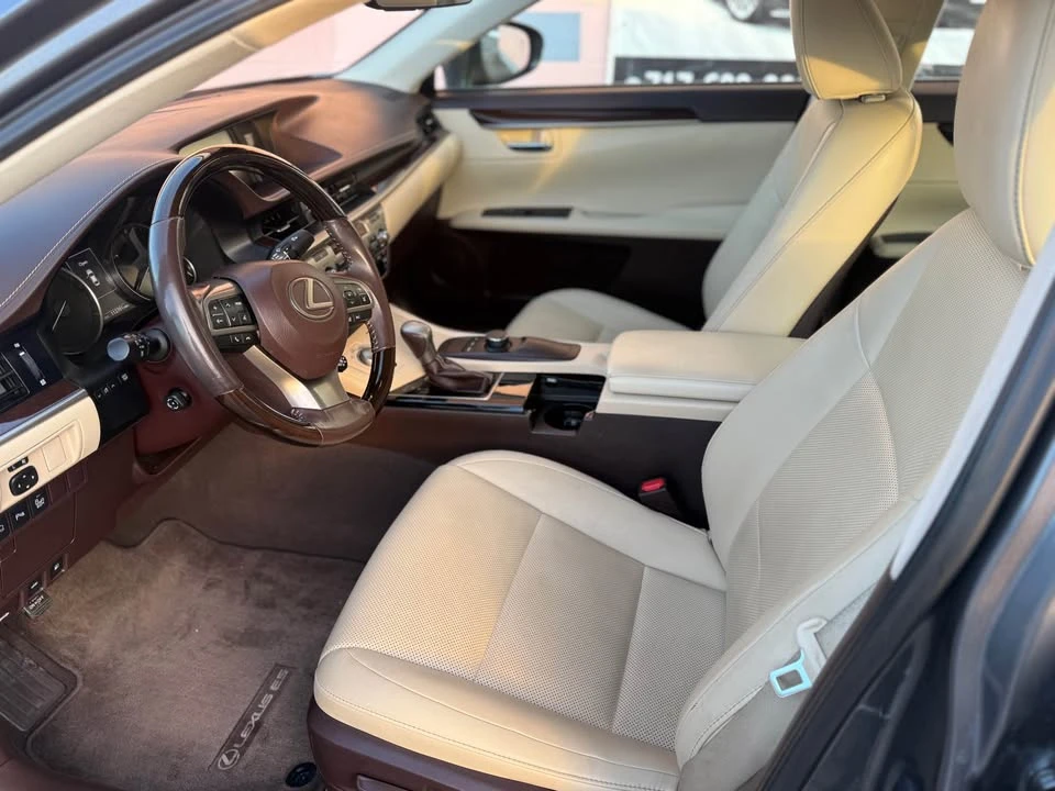 2017 Lexus ES 6th Gen - Image 8 of 17