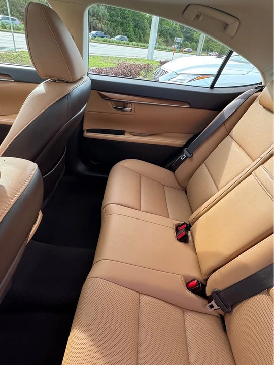 2017 Lexus ES 6th Gen - Image 8 of 9