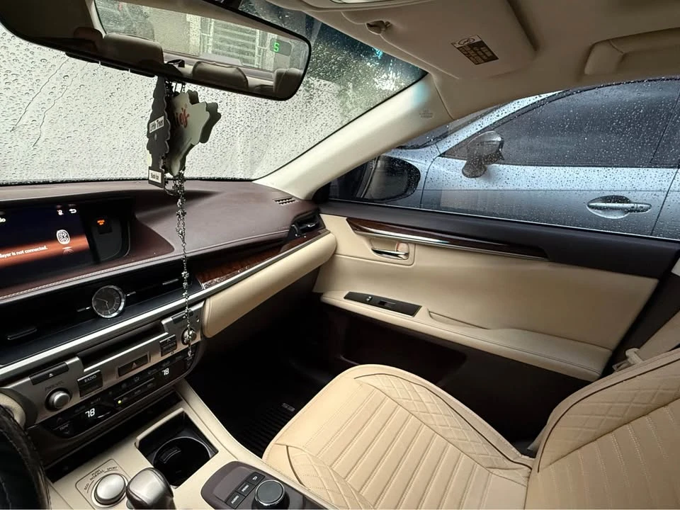 2017 Lexus ES 6th Gen - Image 5 of 16