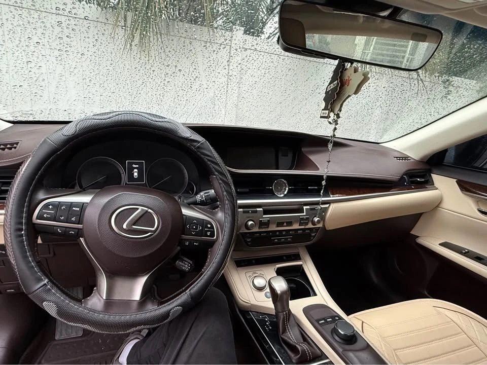 2017 Lexus ES 6th Gen - Image 7 of 16