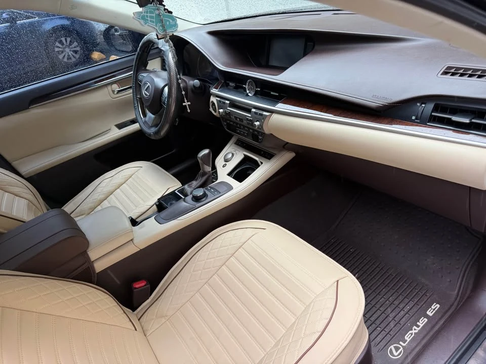 2017 Lexus ES 6th Gen - Image 12 of 16