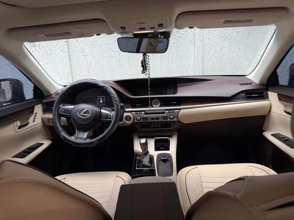 2017 Lexus ES 6th Gen - Image 8 of 16