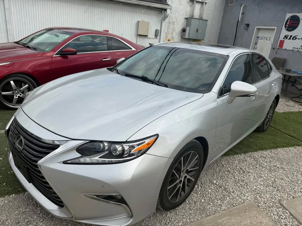2017 Lexus ES 6th Gen - Image 3 of 17